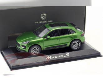 PORSCHE Macan S (2018), green metallic