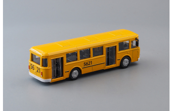 Автобус 677, желтый