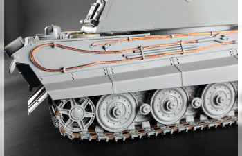 Сборная модель Немецкий танк Pz.Kpfw.VI Sd.Kfz.182 Tiger II (ранний выпуск Porsche Fgst.Nr.280009)