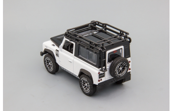 LAND ROVER Defender 90. Adventure Edition, белый/чёрный