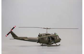 Многоцелевой вертолет U.S. UH-1D Huey, Вьетнам, 1968