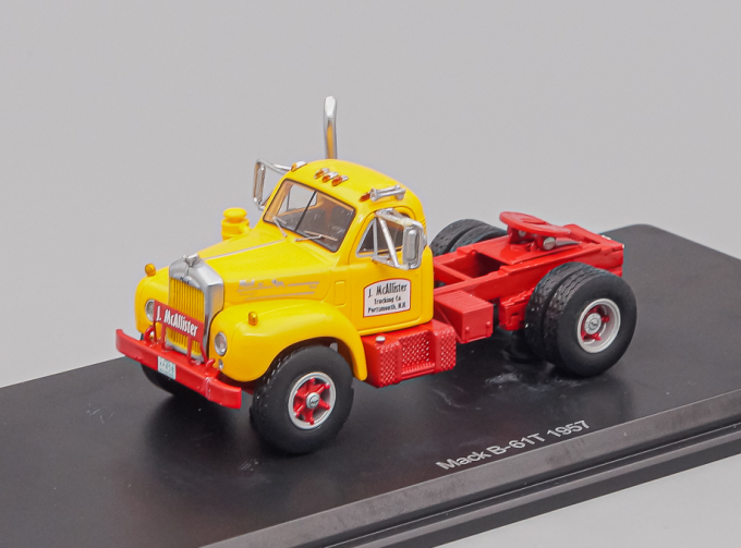 MACK B-61T towing vehicle (1957), yellow / red