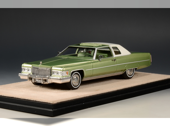 CADILLAC Coupe Deville (1975) Lido Green Irid