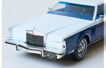 LINCOLN Continental Mark V (1978), White/Dark Blue