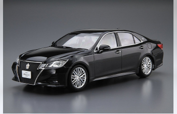 Сборная модель Toyota Crown Hybrid Royalsaloon GRS210 (Precious BlackPearl)