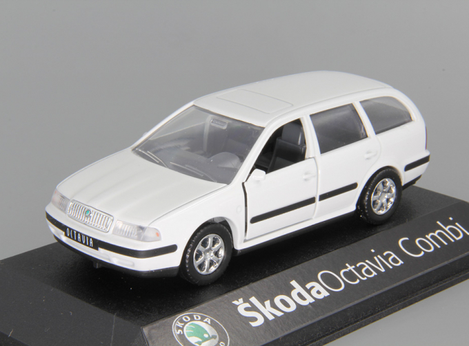 SKODA Octavia Combi, white