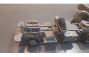 Сборная модель Минский-200 тягач, кабина с зубром