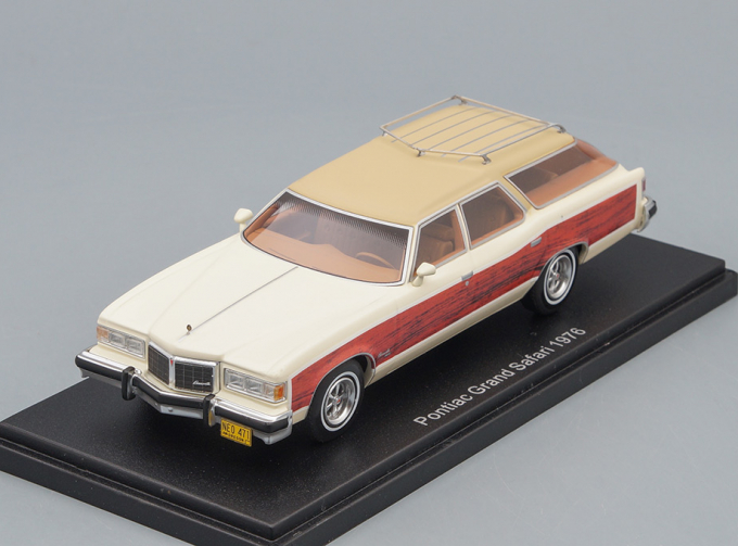 PONTIAC Grand Safari 1976 White / Wooden