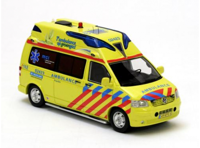 VOLKSWAGEN T5 Ambulance Fryslan (2010), желтый