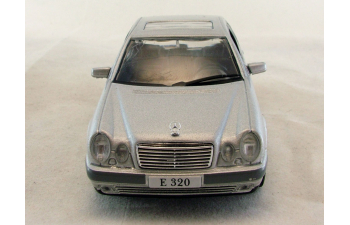 MERCEDES-BENZ E320 (1995), Mercedes-Benz Offizielle Modell-Sammlung 43, silver
