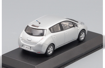 NISSAN LEAF, silver