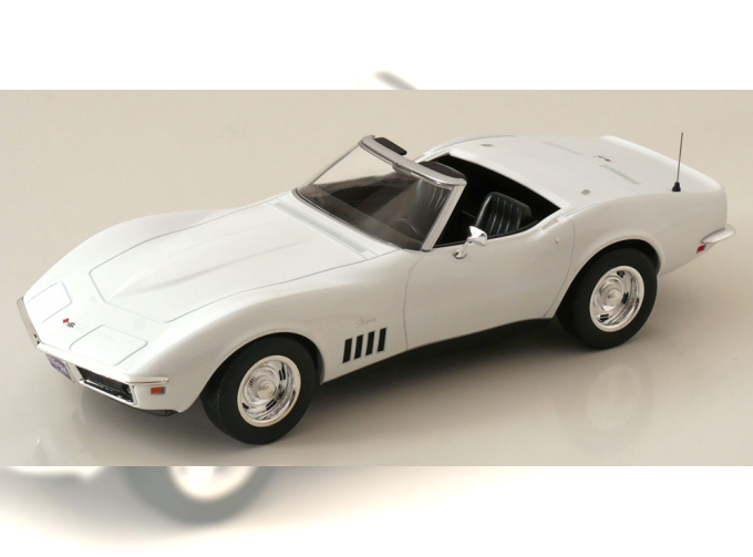 CHEVROLET Corvette C3 Convertible (1969), white