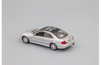 Mercedes-Benz E55, silver