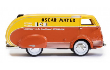 International D-300 Oscar Mayer ice delivery van (open rear door) - 1938