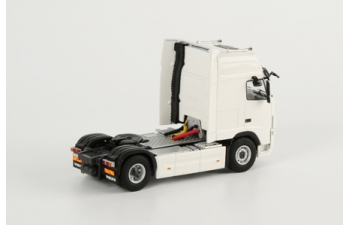 VOLVO FH3 Globetrotter XXL 4x2, White Line 1:50, белый