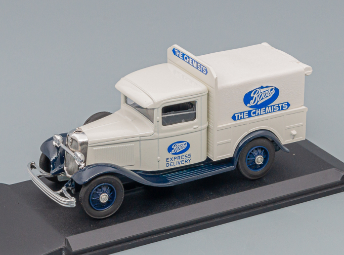 FORD V8 Pick-Up Baché "Boots" 1933, white