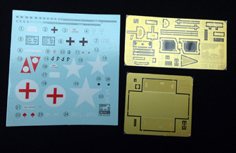 Сборная модель DAK “Topolino” (German/Italian) Light Staff Car w/Crew & IF8 Infantry Cart