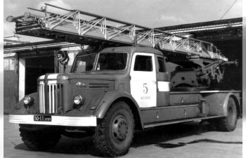 Сборная модель Пожарная автолесница АМ-32(200) колеса смола