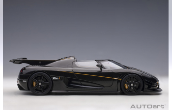 Koenigsegg One:1 2014 (clear carbon fiber/gold stripes)