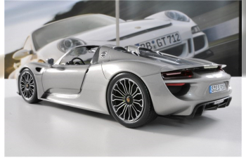 PORSCHE 918 Spyder (2013), silver metallic