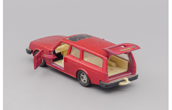VOLVO 245 Estate, red