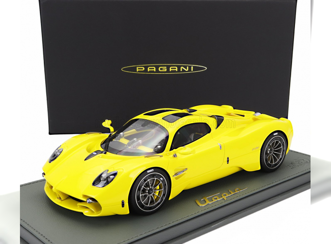 PAGANI Utopia (2022) - Con Vetrina - With Showcase, Yellow