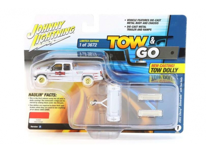 CHEVROLET Silverado с прицепом Tow Dolly (2002), белый