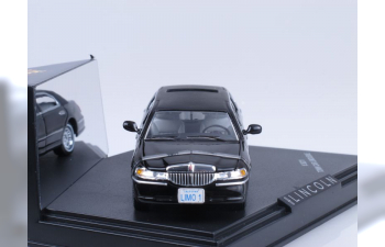 LINCOLN TownCar Limousine 2000, black