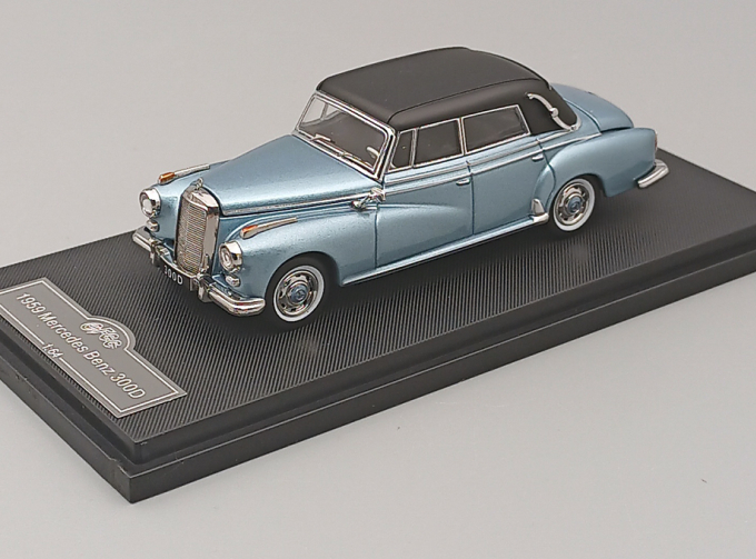 MERCEDES-BENZ 300D (1959), light blue / black