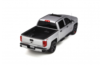 Chevrolet Silverado Redline Edition - 2018 (silver)