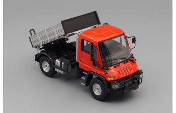 MERCEDES-BENZ Unimog U300, red / silver