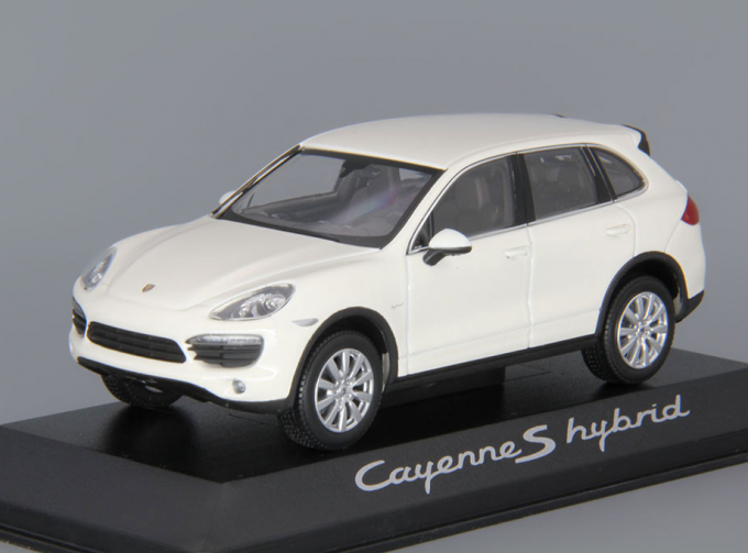 PORSCHE Cayenne S hybrid (2010), white