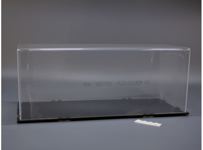 Бокс акриловый 250х120х120, основание черный глянец для техники и грузовиков