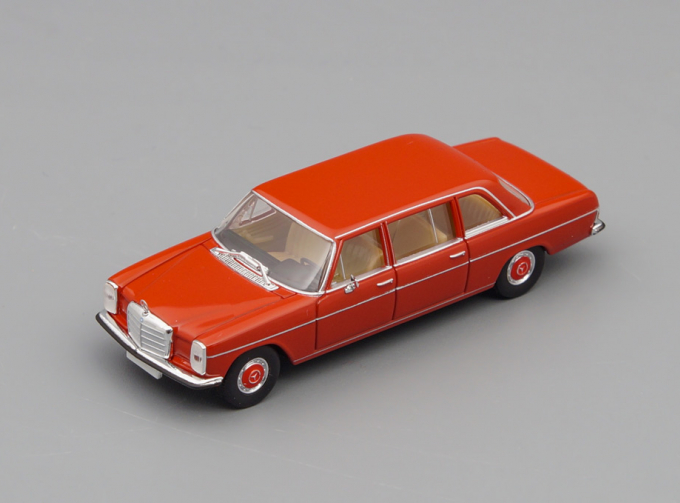 MERCEDES-BENZ 220D, orange