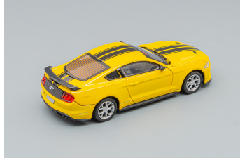 FORD Mustang GT (2018), yellow / black с набором деталей для тюнинга