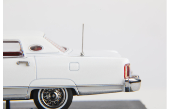LINCOLN Continental Town Car (1979), white