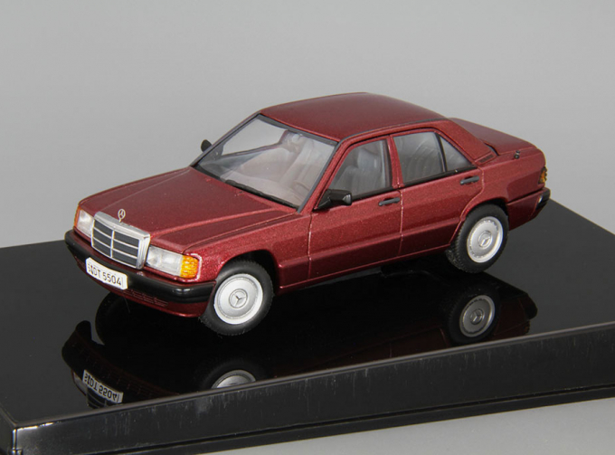 MERCEDES-BENZ 190E 2.0, almandin rot metallic