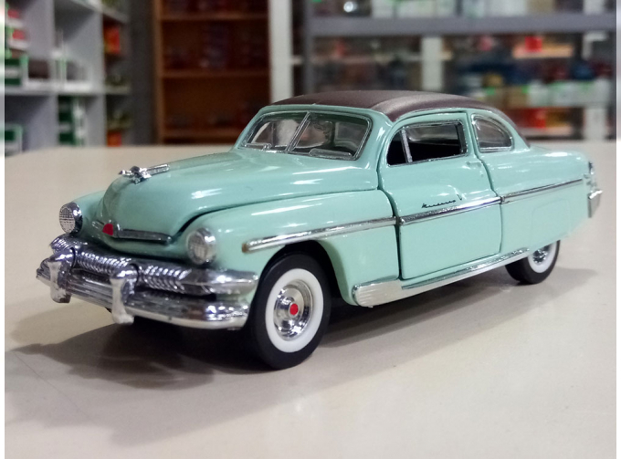 MERCURY Monterey (1951), Light green