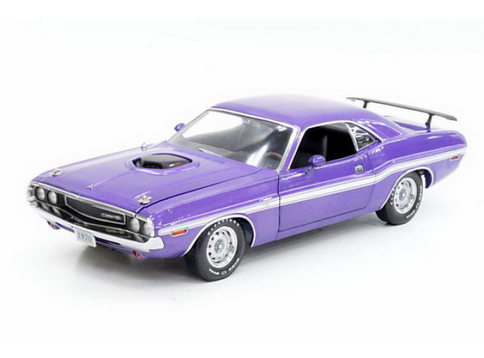 DODGE Challenger Hemi Shaker R/T (1970), plum crazy purple