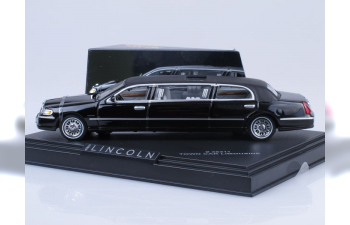 LINCOLN TownCar Limousine 2000, black