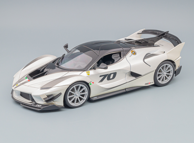 FERRARI FXX K Evo (2018), white metallic / black