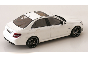 MERCEDES-BENZ C63 AMG (2007), white metallic