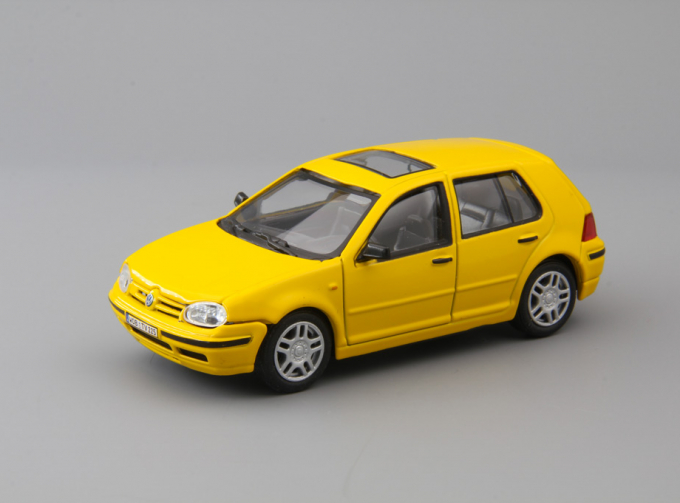 VOLKSWAGEN Golf, yellow