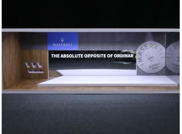 Diorama *Maserati show room with light*, black/white/blue