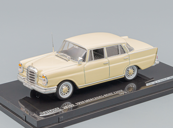 MERCEDES-BENZ 220SE, ivory