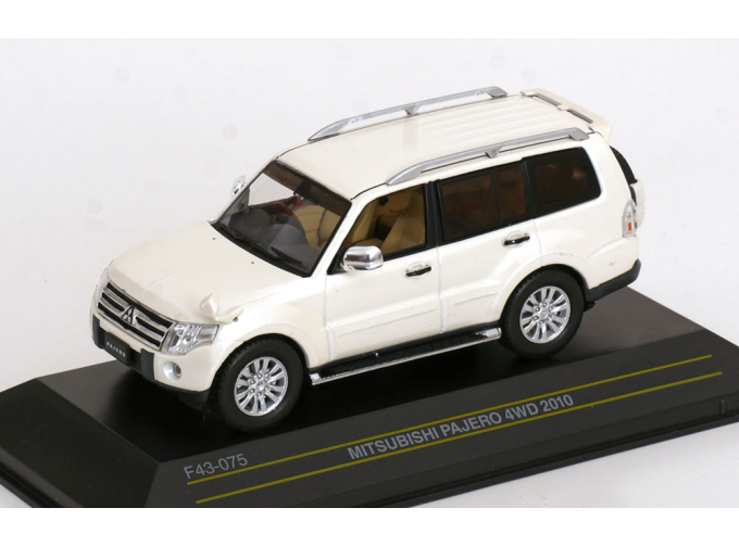 MITSUBISHI Pajero 4WD (2010), metallic white