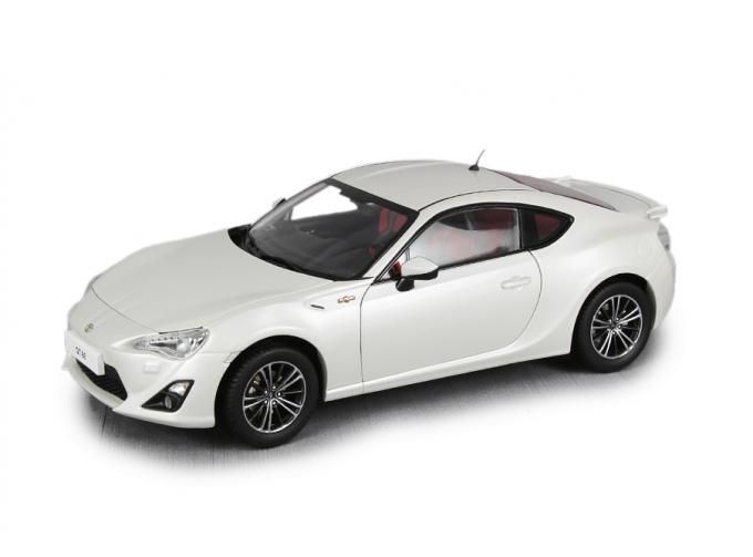 Toyota GT86 2014 satin white pearl белый перламутр