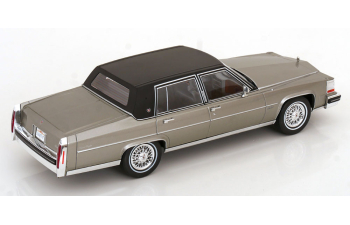 CADILLAC Fleetwood Brougham (1982), dark grey