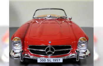 MERCEDES-BENZ 300 SL Roadster, red