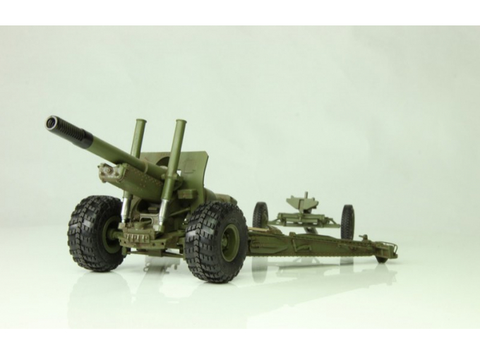МЛ-20 - 152-мм гаубица-пушка (хаки) с колесами КрАЗ